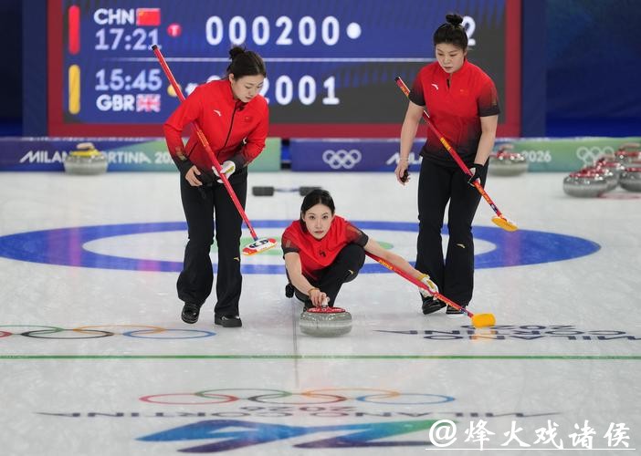 力克卫冕冠军 中国女子冰壶队迎“开门红” 力克卫冕冠军 中国女子冰壶队迎“开门红”