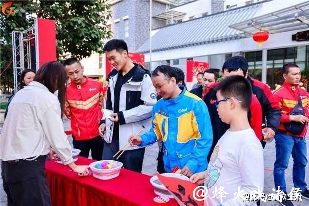 羊城暖“新” 团圆小年|阿道夫携手公益基金会致敬新就业群体 羊城暖“新” 团圆小年|阿道夫携手公益基金会致敬新就业群体